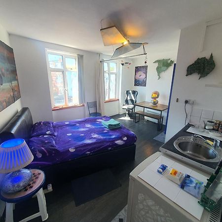 Cyber-Art Studio In Camden London Ngoại thất bức ảnh