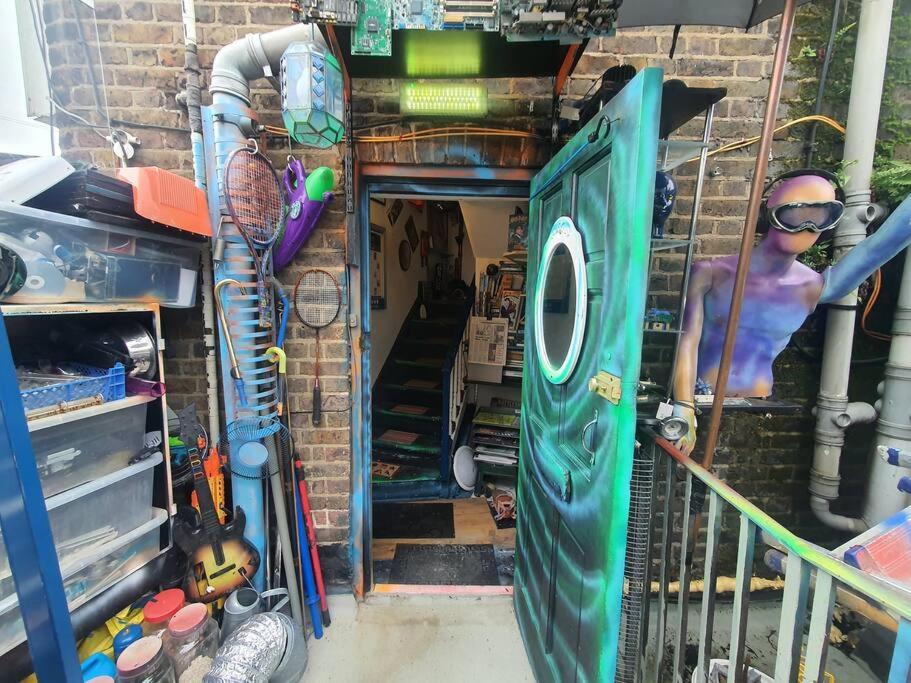 Cyber-Art Studio In Camden London Ngoại thất bức ảnh