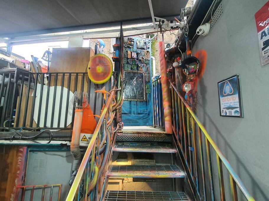 Cyber-Art Studio In Camden London Ngoại thất bức ảnh